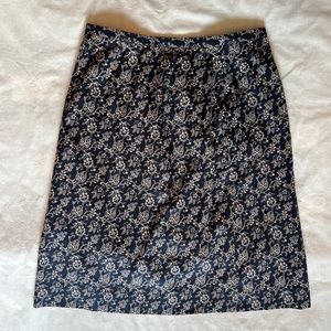 Navy blue Eddie Bauer skirt with zipper